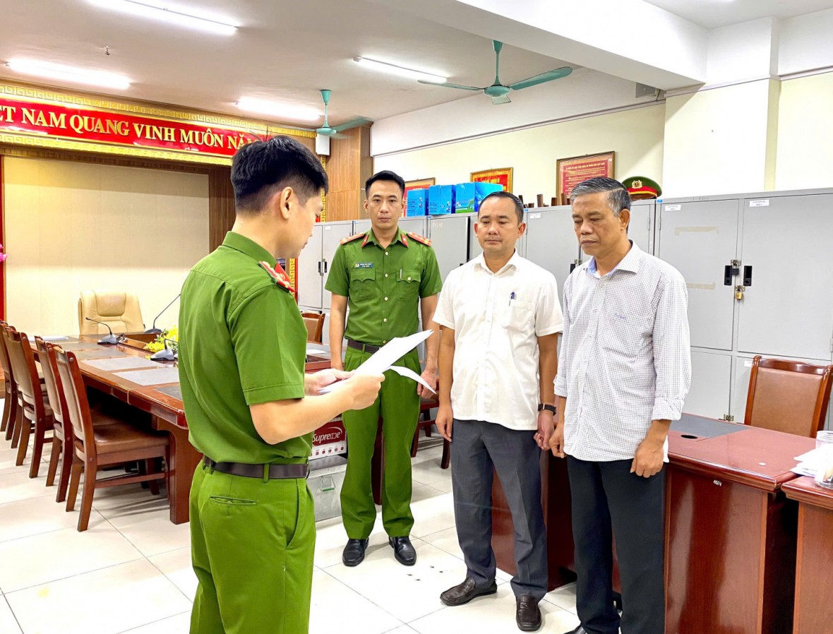 Khởi tố, bắt giam giám đốc và nguyên Giám đốc Trung tâm Quan trắc Tài nguyên và Môi trường tỉnh Quảng Ninh