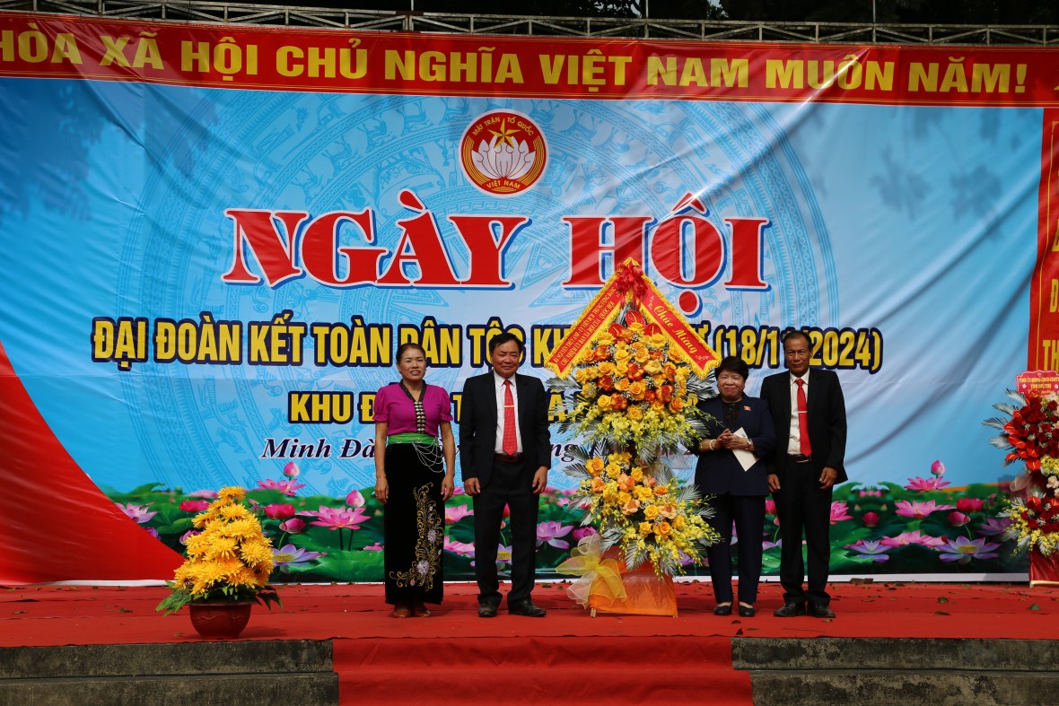 Chủ nhiệm Ủy ban Xã hội Nguyễn Thúy Anh dự Ngày hội Đại đoàn kết toàn dân tộc tại Phú Thọ