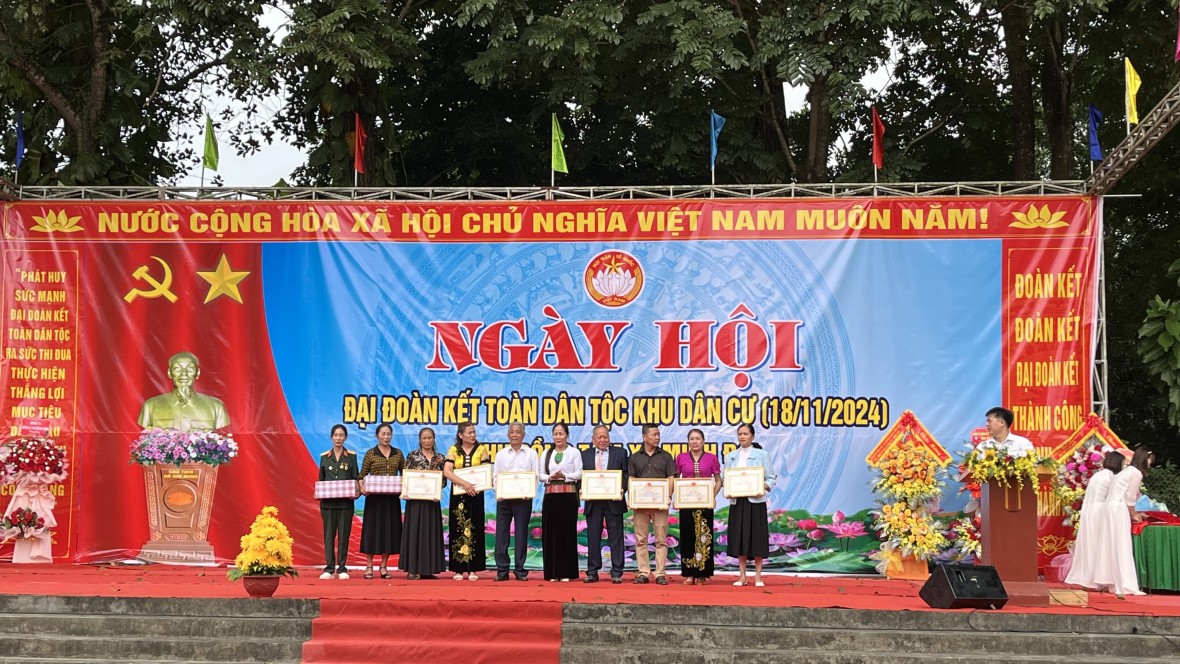 Chủ nhiệm Ủy ban Xã hội Nguyễn Thúy Anh dự Ngày hội Đại đoàn kết toàn dân tộc tại Phú Thọ