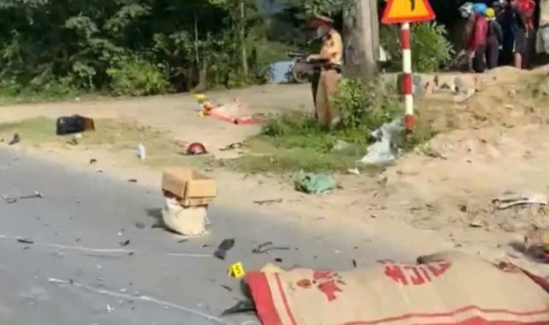 Đắk Lắk: Xe máy đấu đầu xe ô tô con, 2 người tử vong tại chỗ