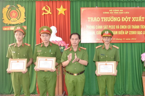 Công an Bạc Liêu trao thưởng cho tập thể và cá nhân có thành tích trong CNCH