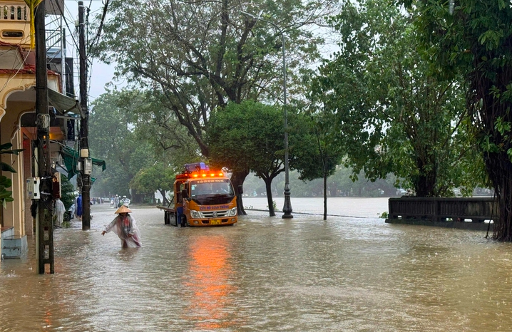 Thủ tướng ban hành Công điện chỉ đạo chủ động ứng phó, khắc phục nhanh hậu quả mưa lũ ở Trung Bộ