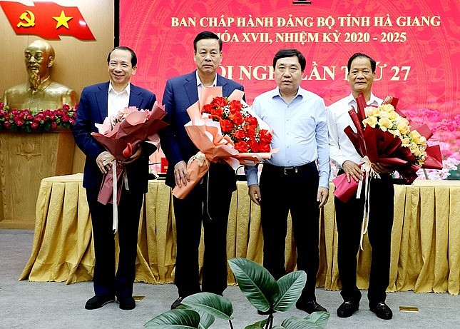 Chủ tịch UBND tỉnh Hà Giang nghỉ hưu trước tuổi