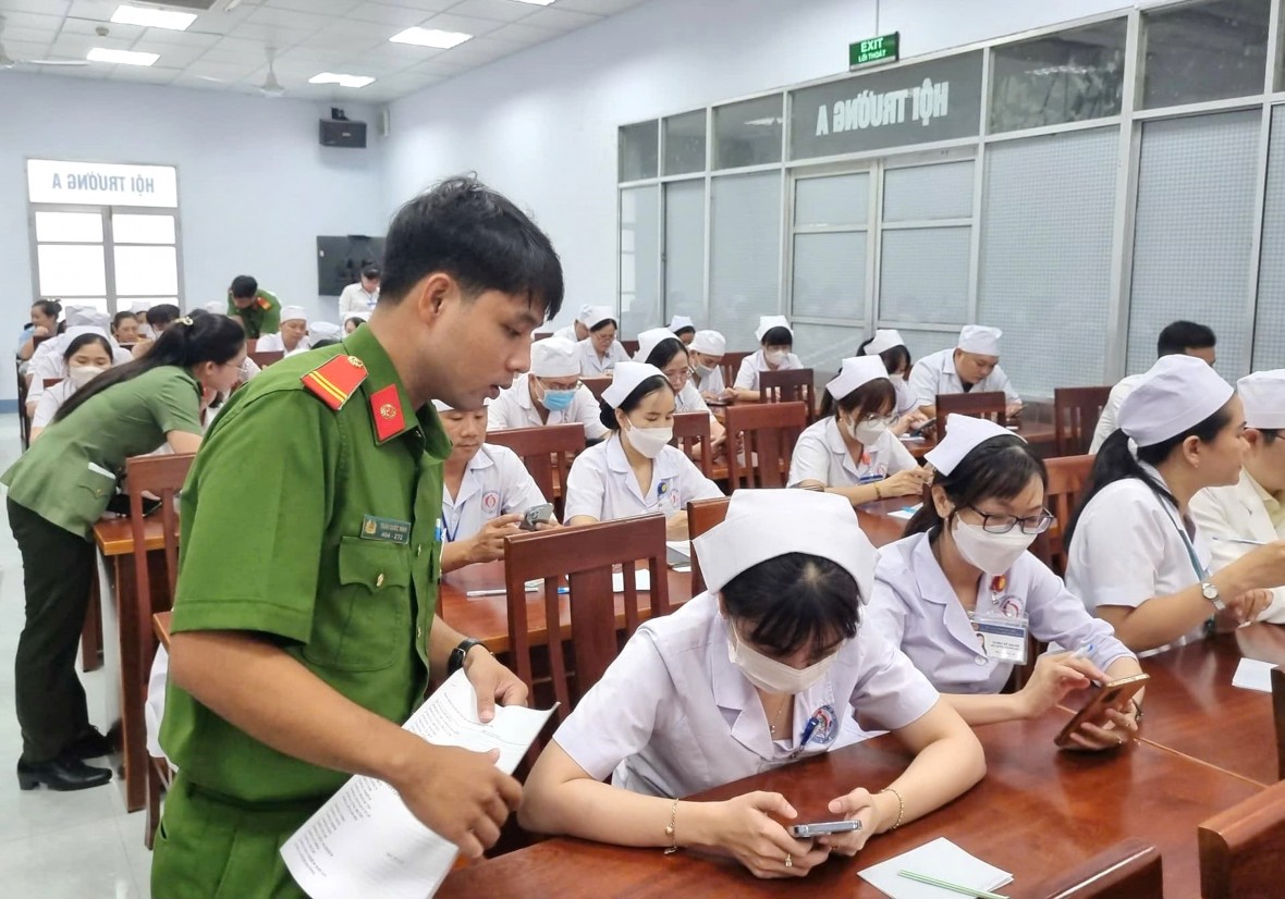 Công an Bạc Liêu thực hiện cao điểm “60 ngày đêm” giải quyết thủ tục hành chính trực tuyến