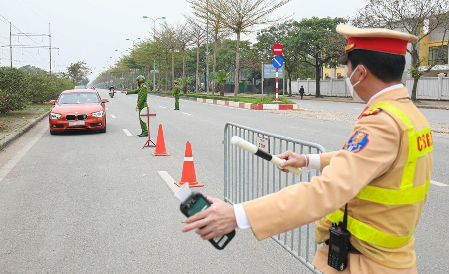 Theo Thông tư mới: Cảnh sát giao thông được dừng phương tiện tham gia giao trong những trường hợp nào?