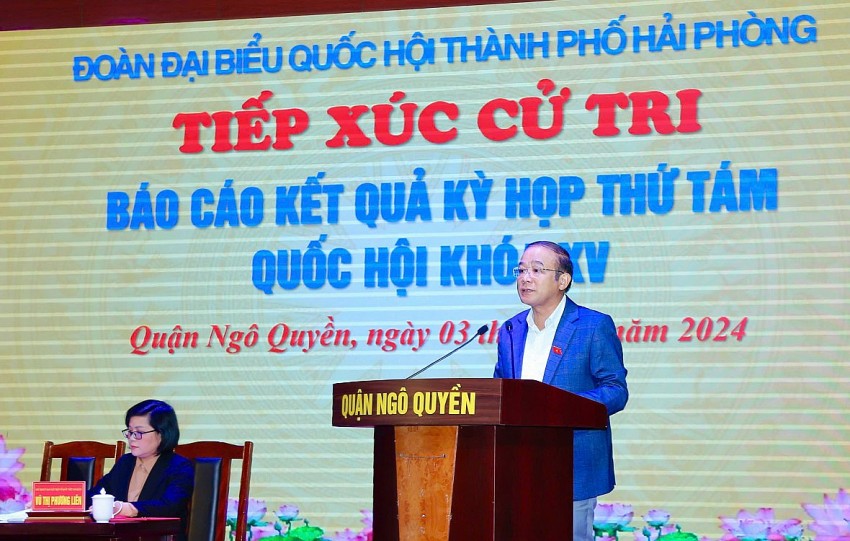 Phó Trưởng đoàn Đại biểu QH chuyên trách TP Hải Phòng Lã Thanh Tân phát biểu tại cuộc tiếp xúc cử tri quận Ngô Quyền 