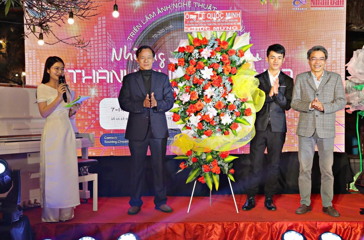 Triển lãm nghệ thuật những sắc màu thành phố Ngàn Hoa