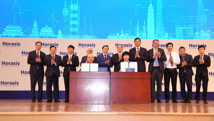 Tại diễn đàn Hợp tác Kinh tế Horasis Trung Quốc 2024, Phó Thủ tướng khẳng định, “trong bối cảnh hiện nay, hợp tác kinh tế, hợp tác chất lượng cao sẽ là những giá trị cao nhất, đây là cơ hội để Bình Dương thu hút FDI, chọn những nhà đầu tư thông minh, thông thái. 