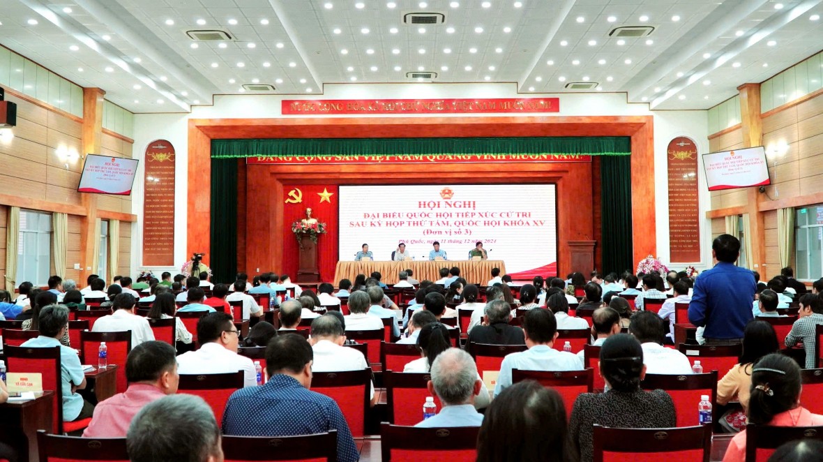 Phó Thủ tướng Lê Thành Long tiếp xúc cử tri tại TP Phú Quốc