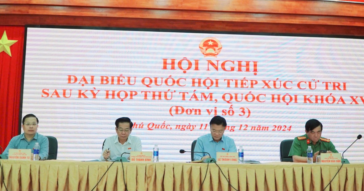 Phó Thủ tướng Lê Thành Long tiếp xúc cử tri tại TP Phú Quốc