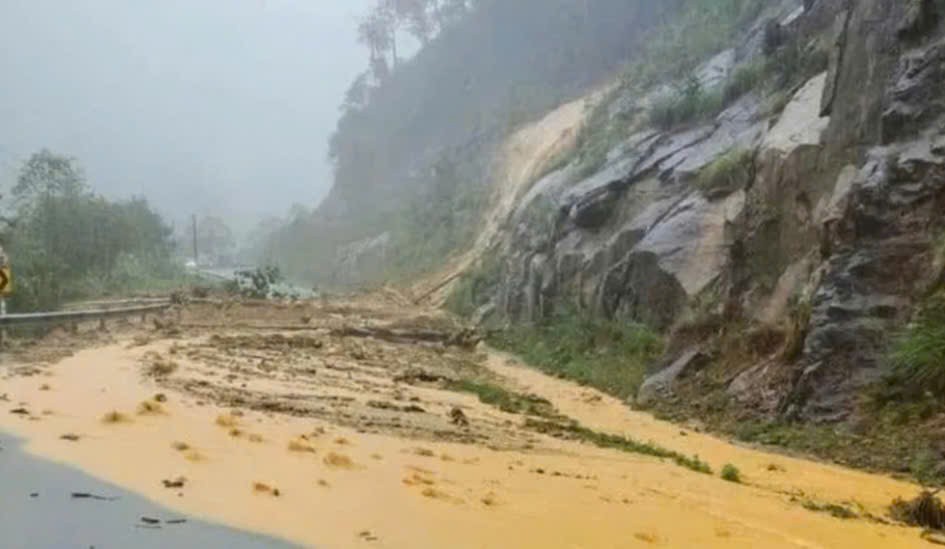 Mưa lớn, đèo Khánh Lê nối Nha Trang - Đà Lạt, giao thông ách tắc