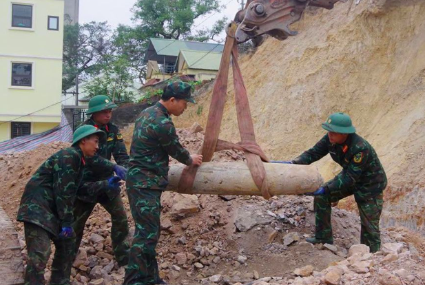 Đào móng xây nhà, phát hiện quả bom nặng hàng trăm kg