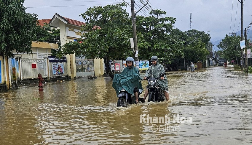 Nhiều tuyến đường bị ngập lụt