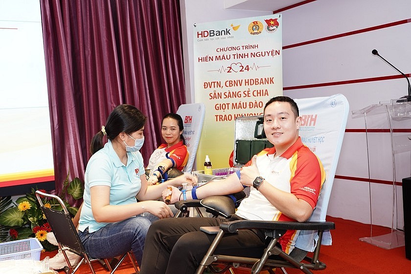 150 CBNV HDBank tham gia chương trình 'Hiến máu tình nguyện 2024' 150 CBNV HDBank tham gia chương trình 'Hiến máu tình nguyện 2024'