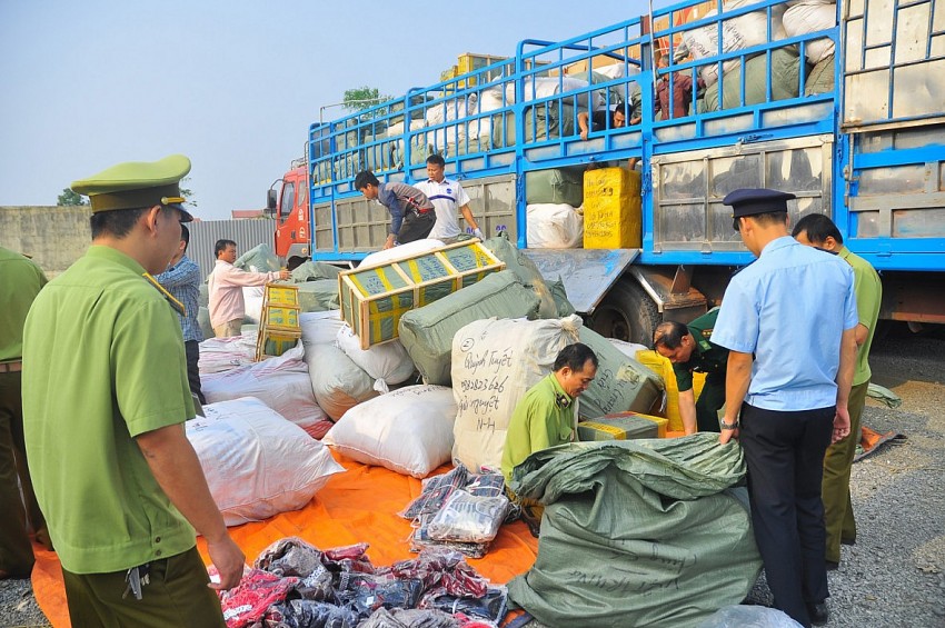 Bộ GTVT yêu cầu tăng cường chống buôn lậu, hàng giả dịp Tết Nguyên đán Ất Tỵ 2025. (Ảnh minh hoạ)