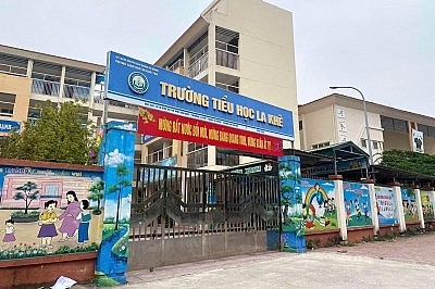 Trường Tiểu học La Khê, quận Hà Đông, Hà Nội - nơi xảy ra sự việc.