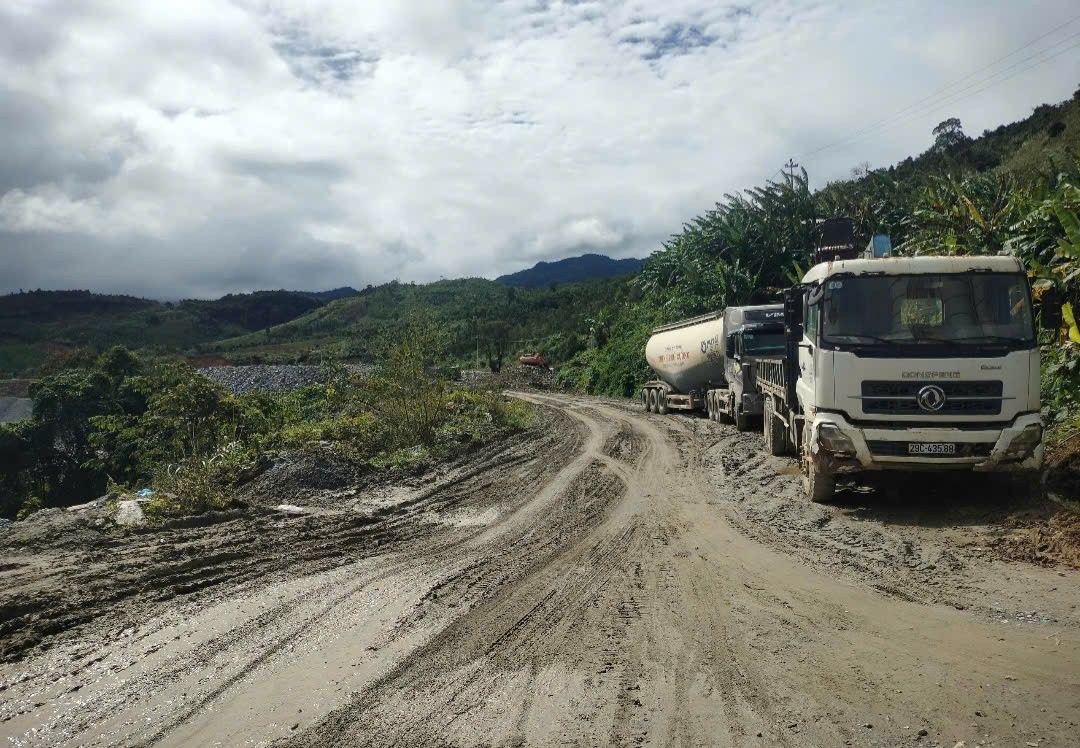 Sập giàn giáo thi công công trình thuỷ điện Đăk Mi 1 khiến 5 người tử vong