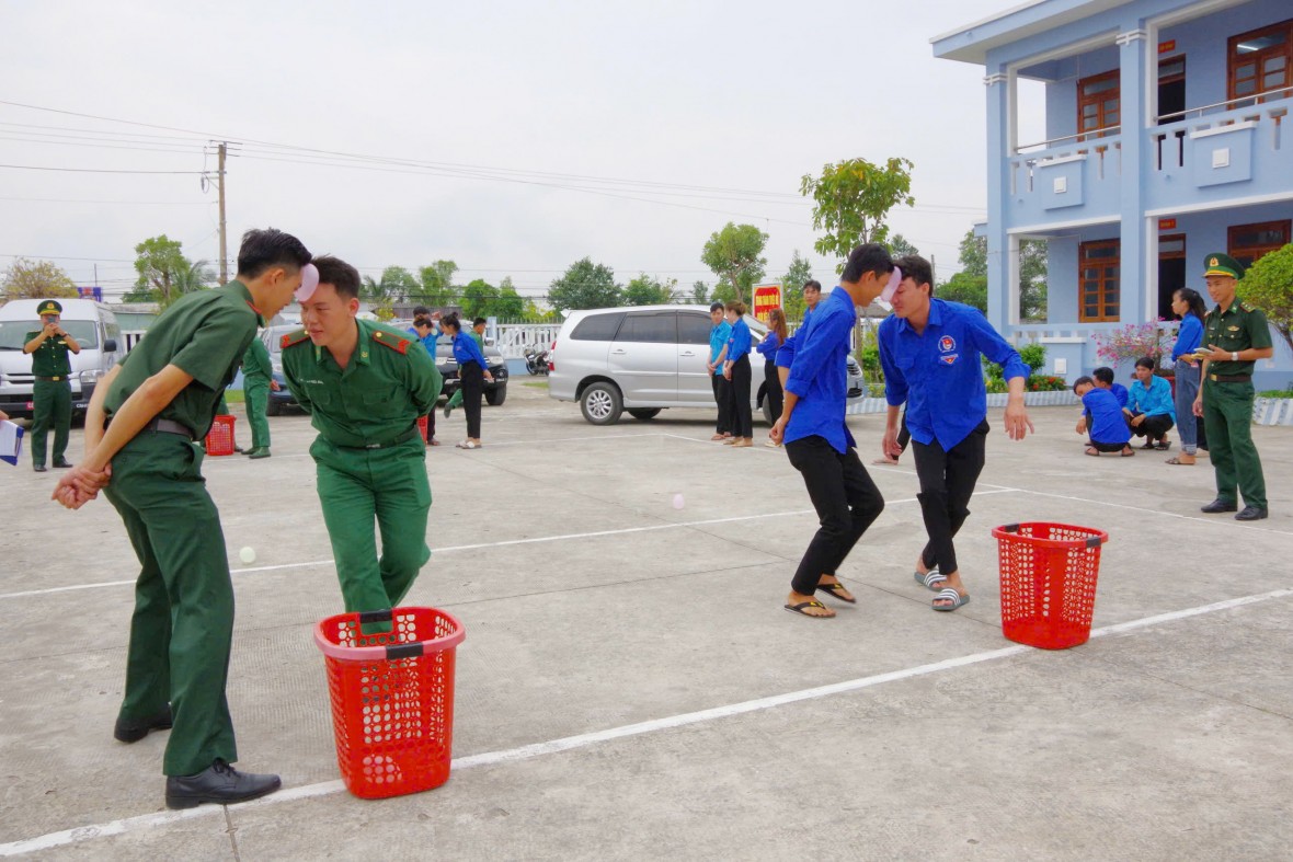 BĐBP Cà Mau đem mùa Xuân sớm đến với đồng bào vùng biên giới