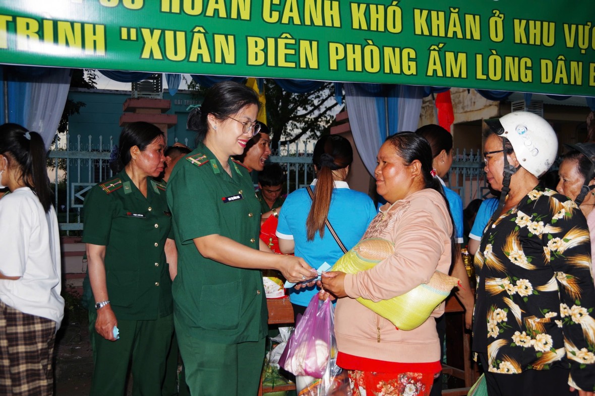 An Giang: Ra quân Chương trình “Xuân biên phòng ấm lòng dân bản” tại TP Châu Đốc