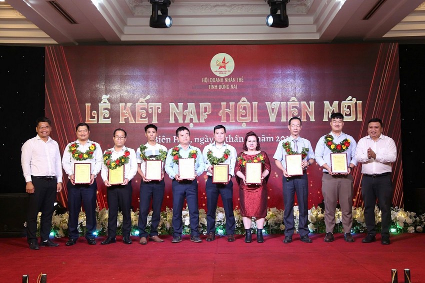 Kết nạp hội viên mới vào Hội Doanh nhân trẻ Đồng Nai. Kết nạp hội viên mới vào Hội Doanh nhân trẻ Đồng Nai.