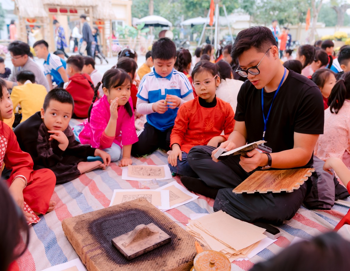Trường Tiểu học Quang Trung tiếp sức trò nghèo trong chương trình Tết yêu thương