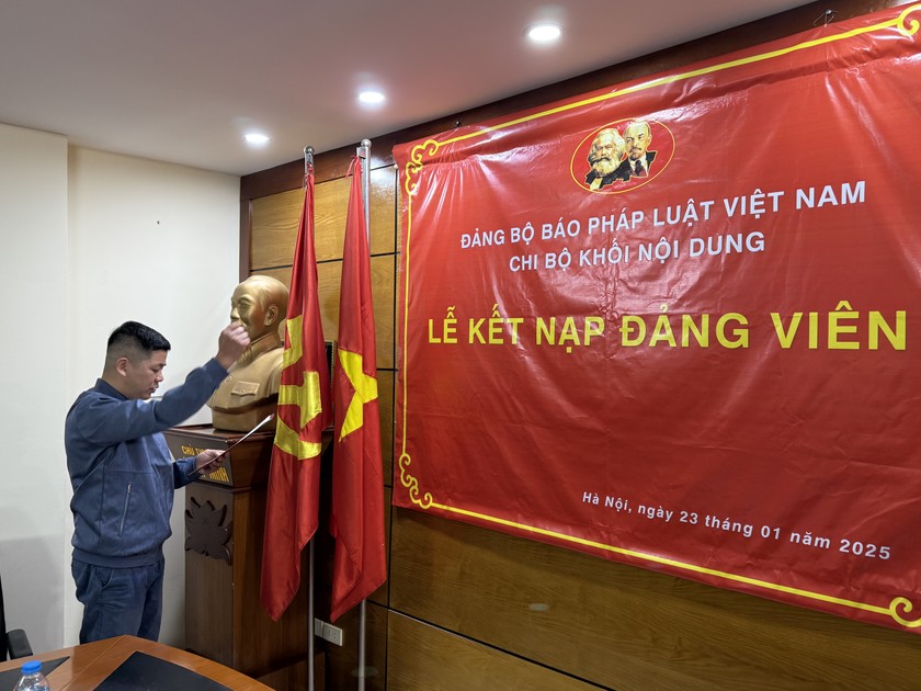 Trang trọng và thiêng liêng Lễ kết nạp đảng viên mới bên thềm Xuân Ất Tỵ