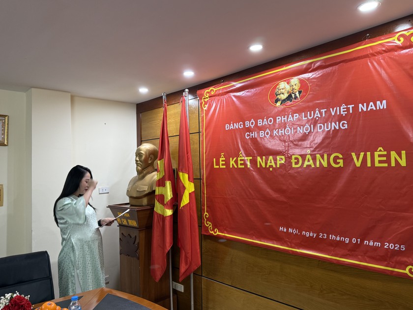 Trang trọng và thiêng liêng Lễ kết nạp đảng viên mới bên thềm Xuân Ất Tỵ