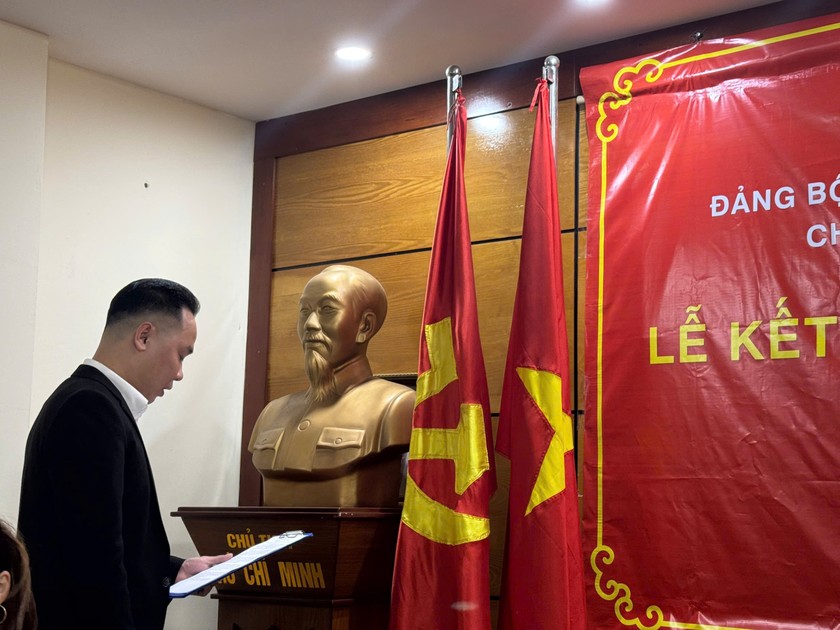 Trang trọng và thiêng liêng Lễ kết nạp đảng viên mới bên thềm Xuân Ất Tỵ