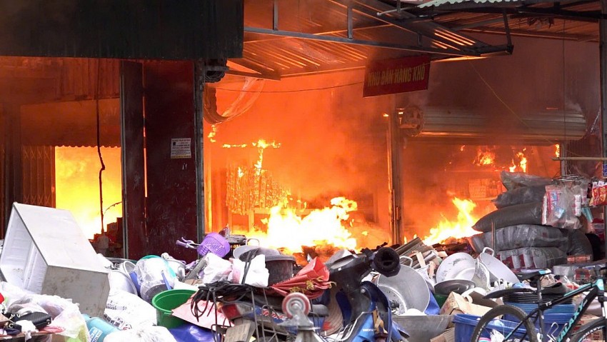 Hà Giang: Cháy lớn ở chợ Trung tâm huyện Yên Minh