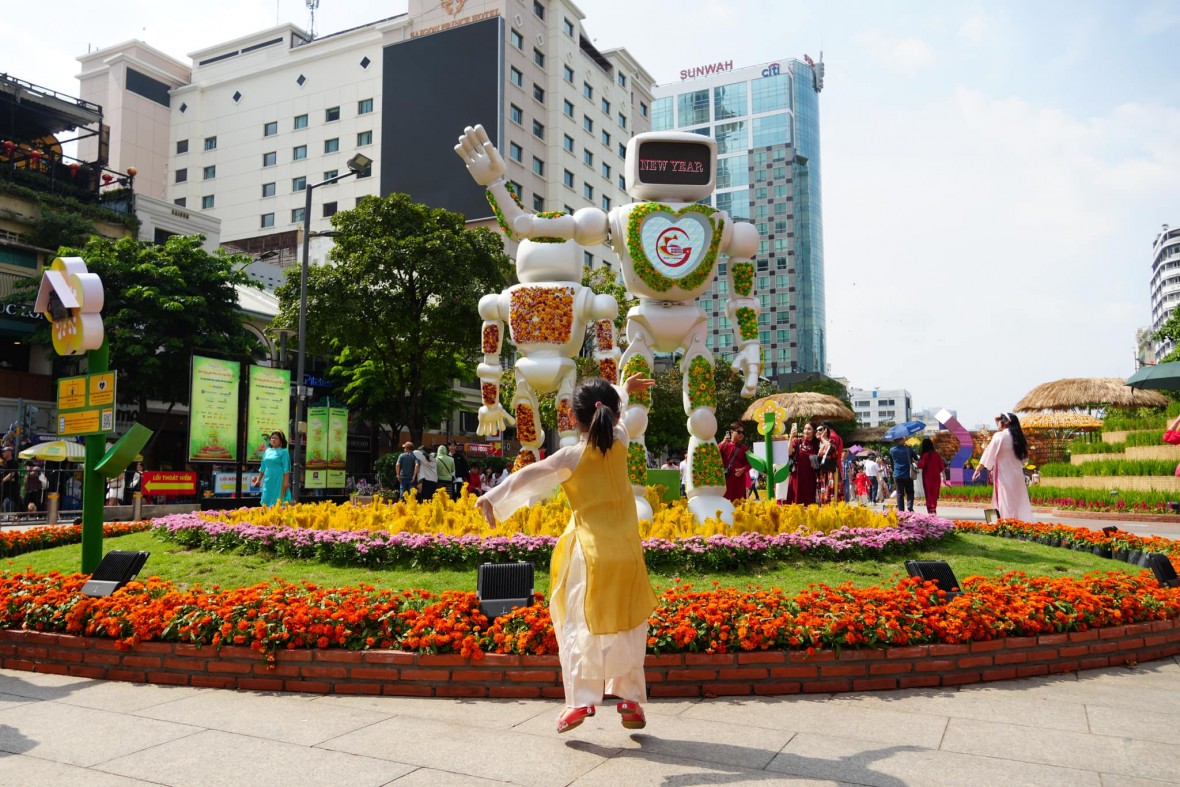 Đường hoa Nguyễn Huệ Tết Ất Tỵ 2025 đón tiếp gần 1,2 triệu lượt khách đến tham quan