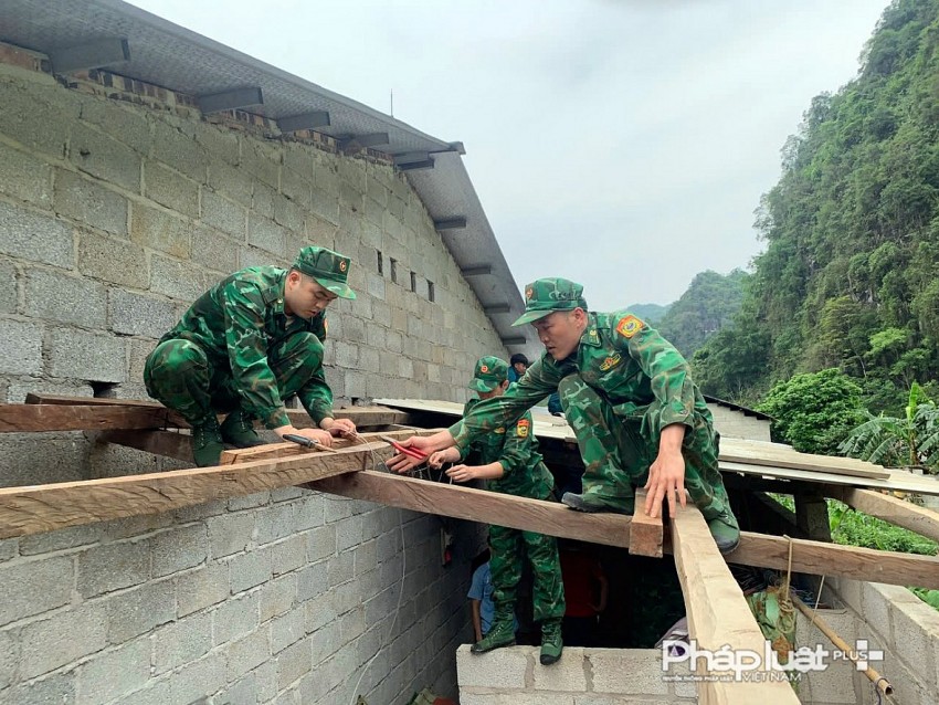 Bộ đội Biên phòng Cao Bằng chung tay xóa nhà tạm, nhà dột nát