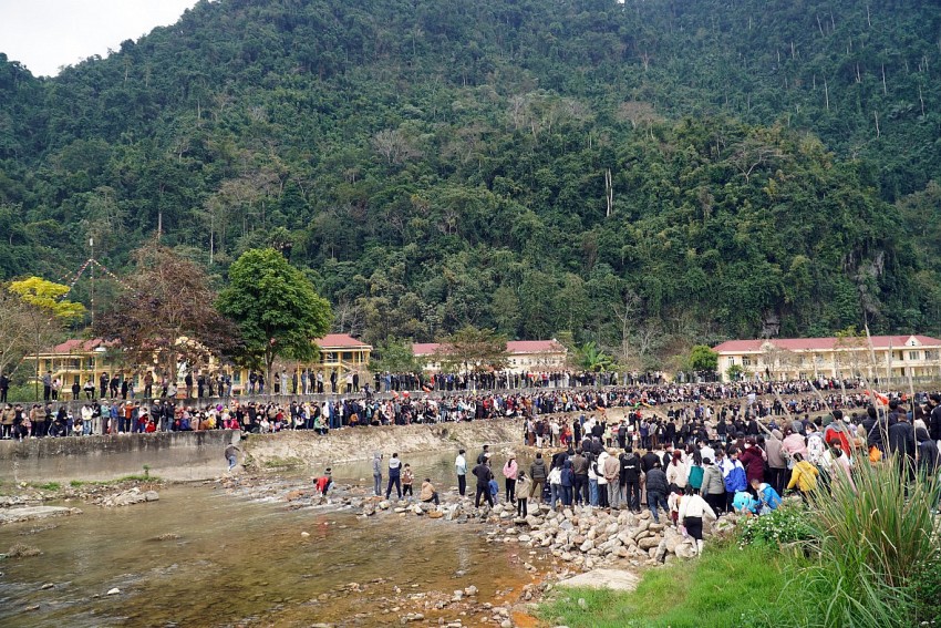 Hàng nghìn người tham gia lễ hội Lồng Tông ở Lâm Bình