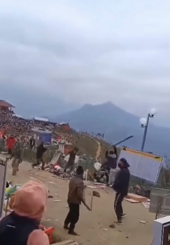 Hình ảnh vụ xô xát cắt từ camera người dân