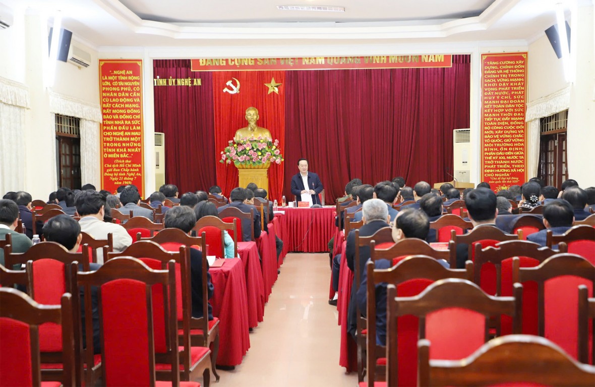 Ban Chấp hành Đảng bộ tỉnh Nghệ An nghe và cho ý kiến về phương án sắp xếp tổ chức bộ máy trong hệ thông chính trị. Ban Chấp hành Đảng bộ tỉnh Nghệ An nghe và cho ý kiến về phương án sắp xếp tổ chức bộ máy trong hệ thông chính trị.