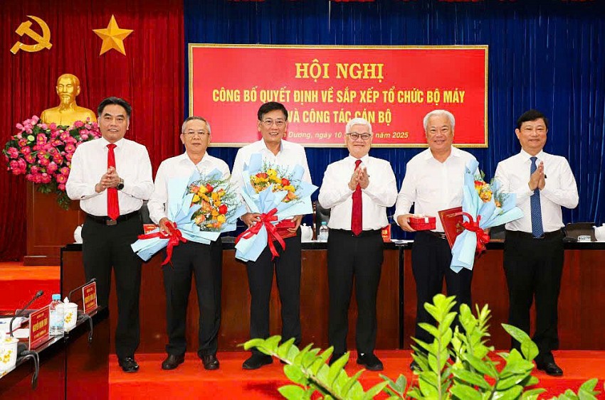 Bình Dương: Nhiều cán bộ thuộc Ban Thường vụ, Ban Chấp hành Tỉnh uỷ nghỉ hưu trước tuổi