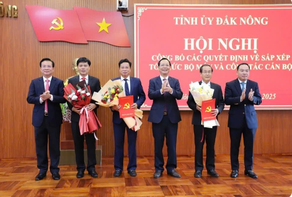 Đắk Nông công bố quyết định sắp xếp tổ chức bộ máy.