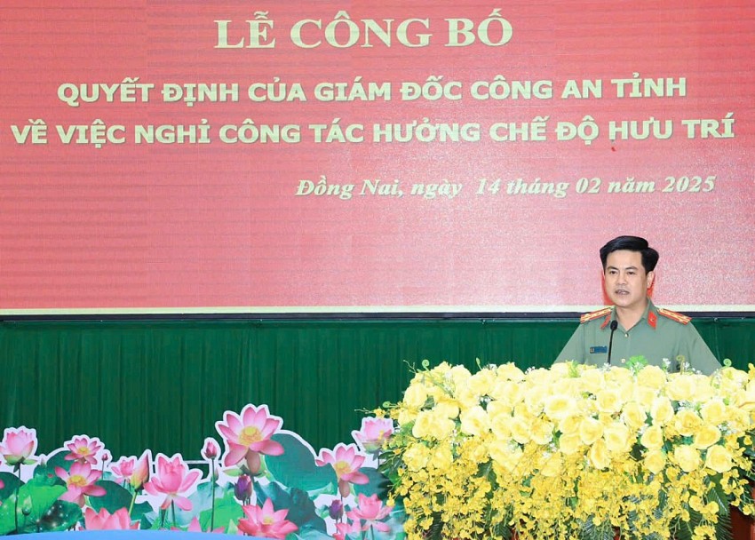 Công an Đồng Nai trao quyết định nghỉ hưu trước tuổi cho 13 lãnh đạo cấp phòng Công an Đồng Nai trao quyết định nghỉ hưu trước tuổi cho 13 lãnh đạo cấp phòng