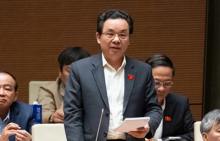 Đại biểu Quốc hội Hoàng Văn Cường phát biểu tại phiên thảo luận sáng 17/2