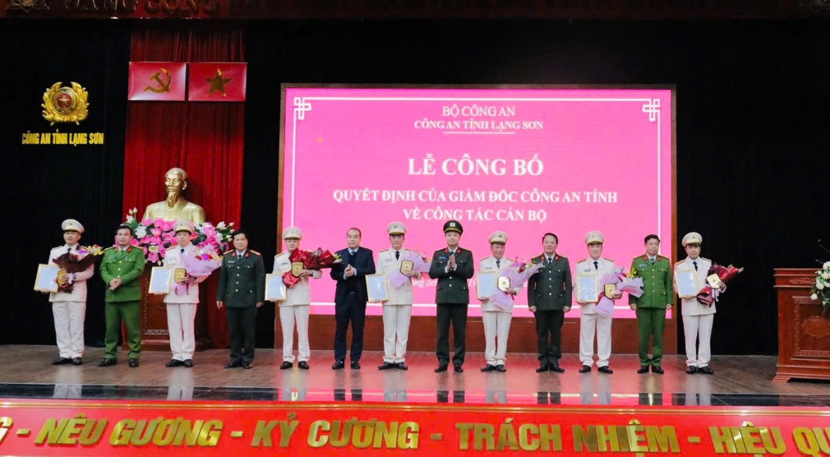 13 Trưởng, Phó Trưởng phòng thuộc Công an tỉnh Lạng Sơn tự nguyện nghỉ hưu trước hạn tuổi phục vụ