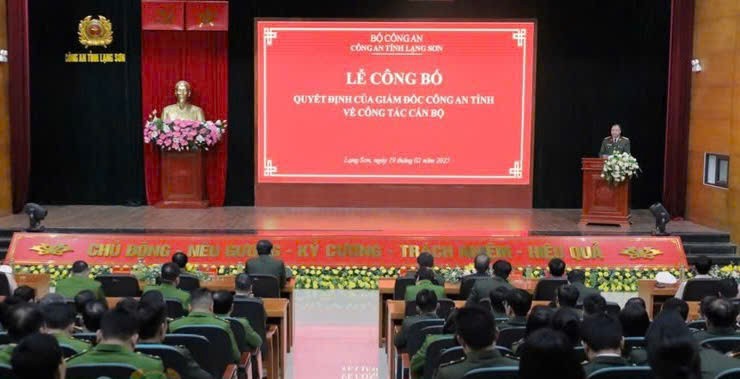 13 Trưởng, Phó Trưởng phòng thuộc Công an tỉnh Lạng Sơn tự nguyện nghỉ hưu trước hạn tuổi phục vụ