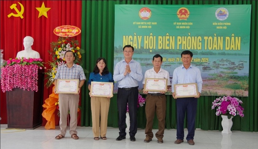 Tưng bừng Ngày Hội Biên phòng toàn dân ở các địa phương vùng biên giới