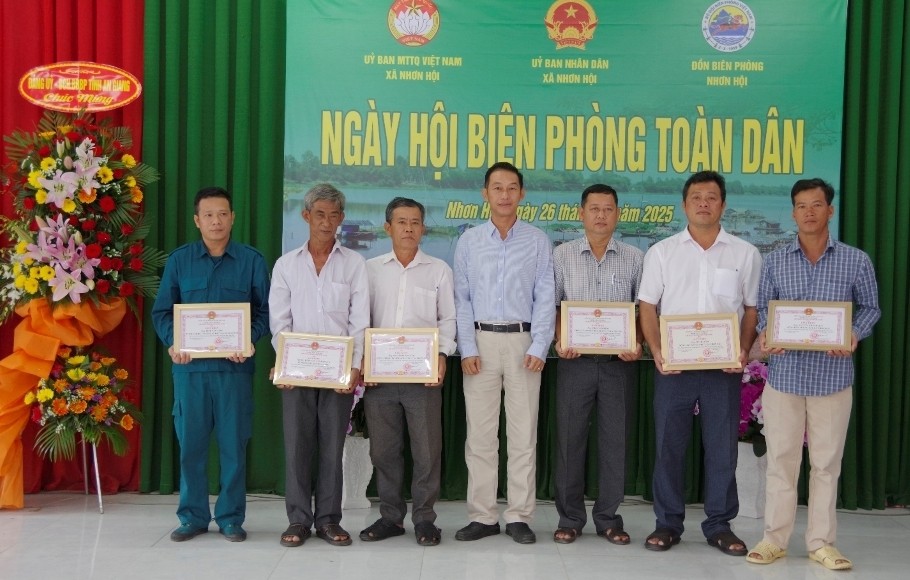 Tưng bừng Ngày Hội Biên phòng toàn dân ở các địa phương vùng biên giới