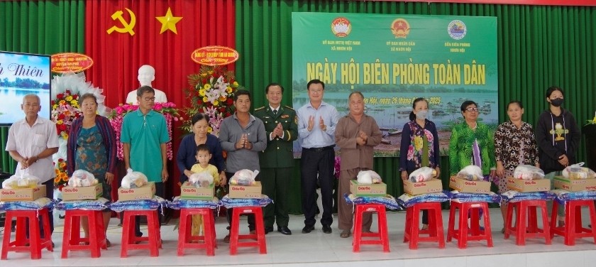 Tưng bừng Ngày Hội Biên phòng toàn dân ở các địa phương vùng biên giới