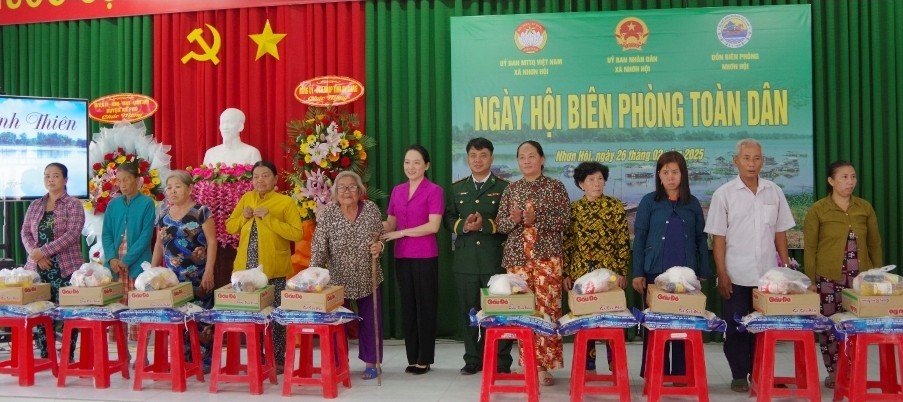 Tưng bừng Ngày Hội Biên phòng toàn dân ở các địa phương vùng biên giới