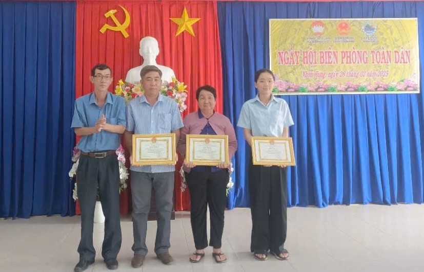 Tưng bừng Ngày Hội Biên phòng toàn dân ở các địa phương vùng biên giới