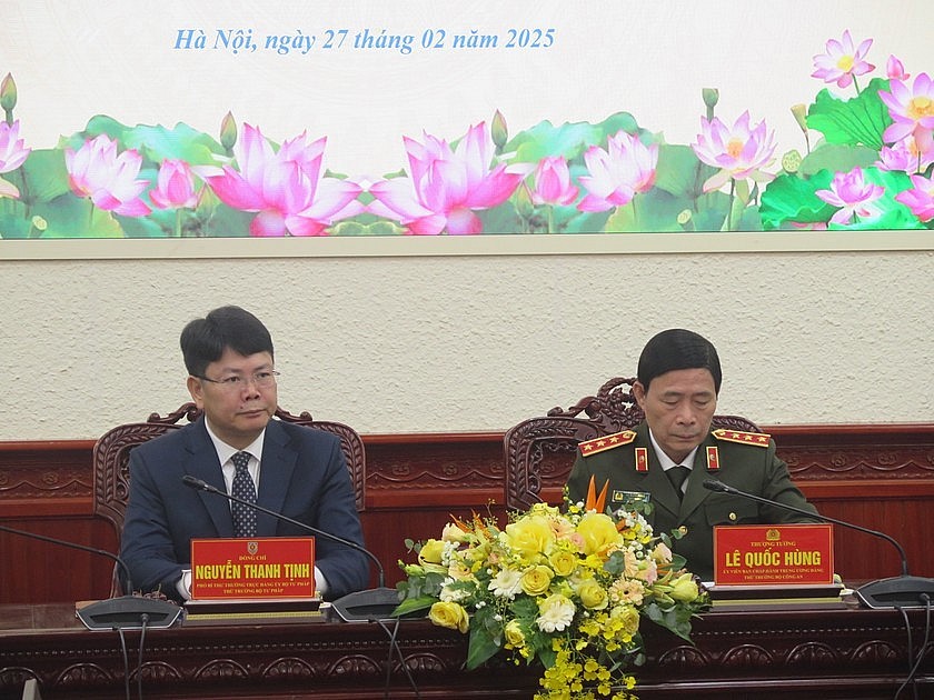 Bộ Tư pháp bàn giao nhiệm vụ quản lý Nhà nước về lý lịch tư pháp Bộ Tư pháp bàn giao nhiệm vụ quản lý Nhà nước về lý lịch tư pháp