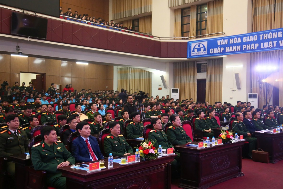 Lan toả tinh thần “Thượng tôn pháp luật để xây dựng văn hóa giao thông” trong LLVT Quân khu 4 Lan toả tinh thần “Thượng tôn pháp luật để xây dựng văn hóa giao thông” trong LLVT Quân khu 4