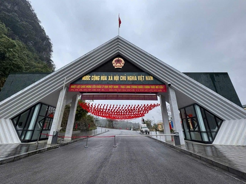 Công bố mở cửa khẩu song phương Lý Vạn - Thạc Long