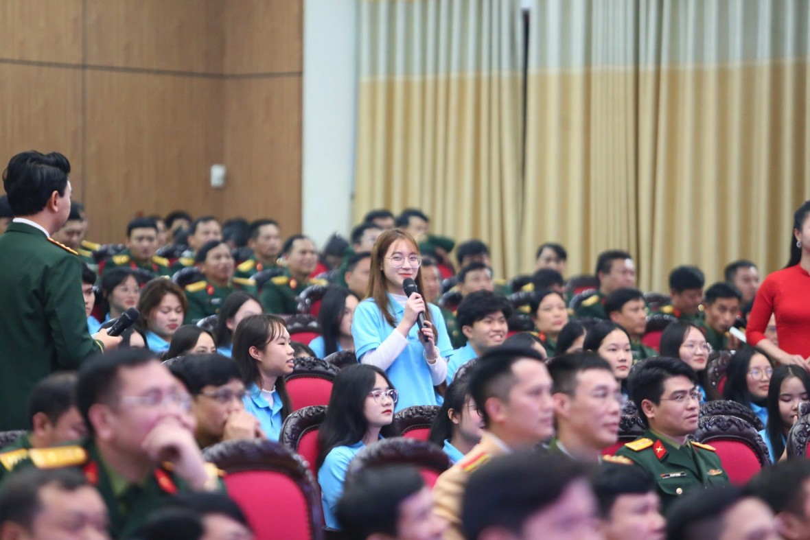 Lan toả tinh thần “Thượng tôn pháp luật để xây dựng văn hóa giao thông” trong LLVT Quân khu 4 Lan toả tinh thần “Thượng tôn pháp luật để xây dựng văn hóa giao thông” trong LLVT Quân khu 4