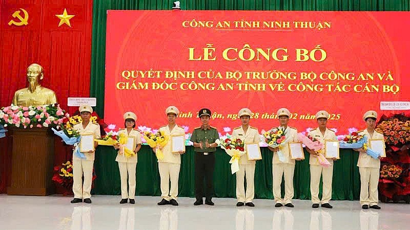 PGĐ Công an Ninh Thuận được thăng hàm đại tá và biệt phái sang Ban Nội chính Tỉnh uỷ PGĐ Công an Ninh Thuận được thăng hàm đại tá và biệt phái sang Ban Nội chính Tỉnh uỷ